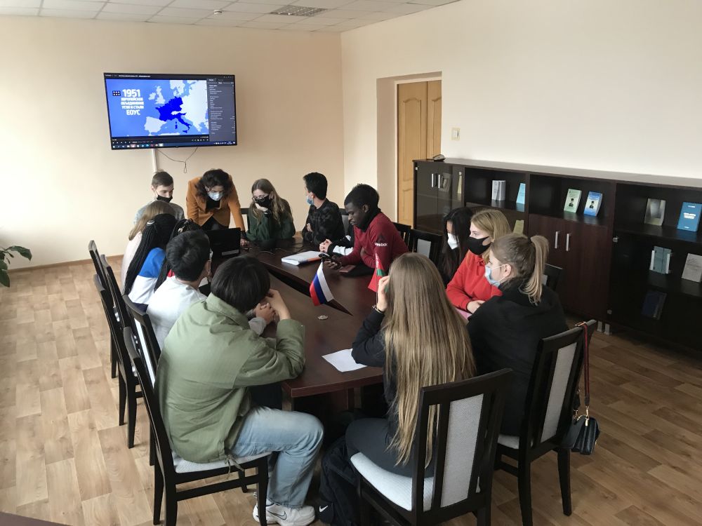 Международник