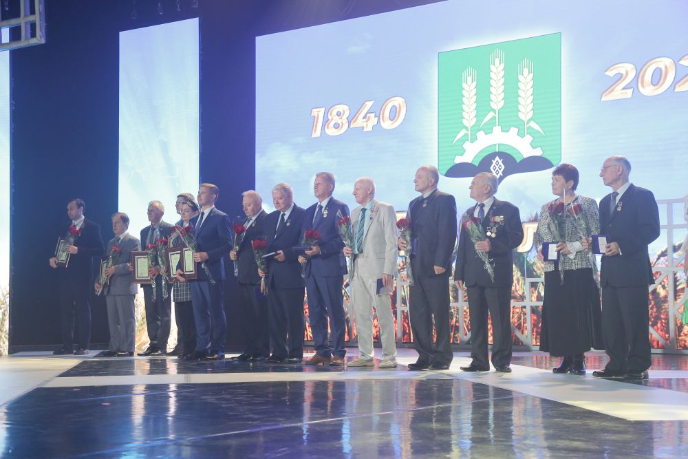 180 лет