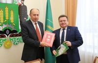 Действовать как единый механизм